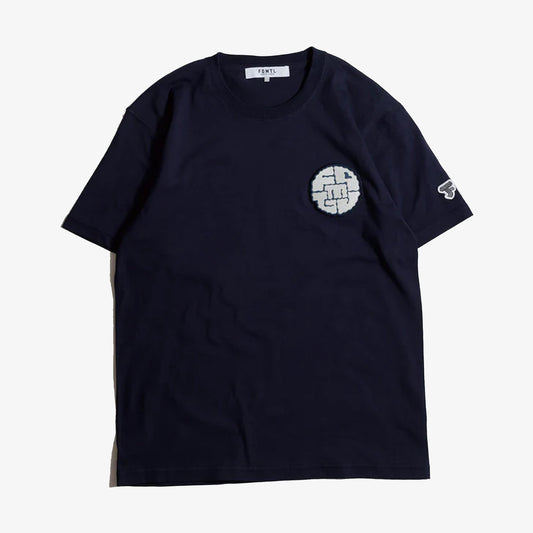 FDMTL | CIRCLE PATCH TEE { NAVY